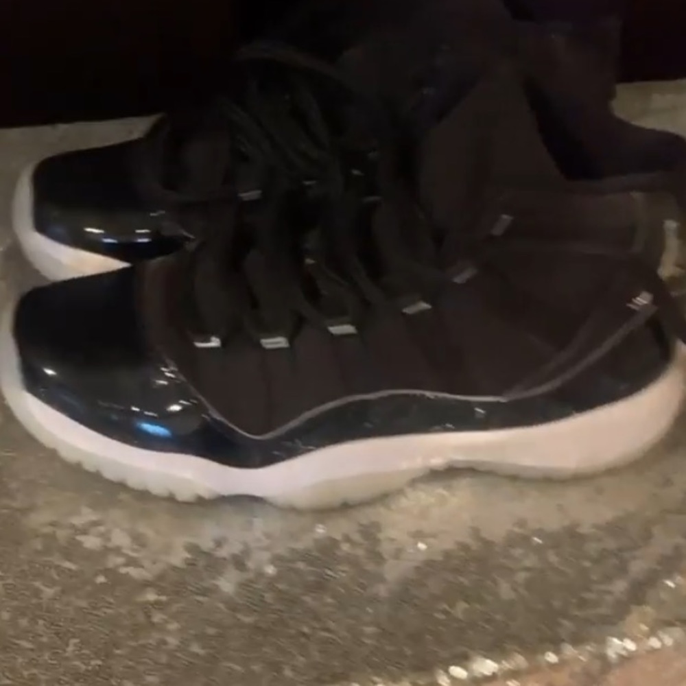 I am selling a pair of jordons only worn twice